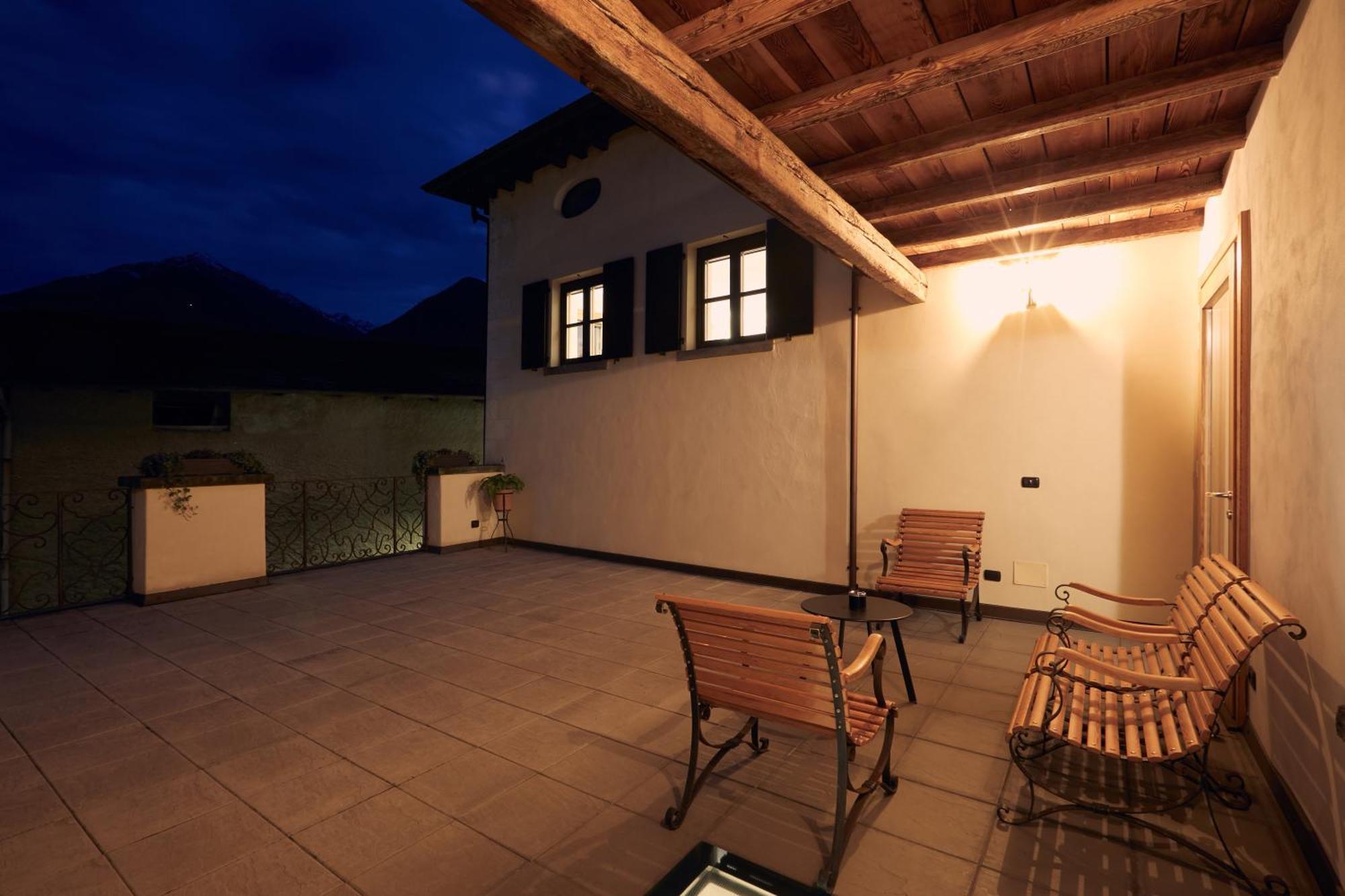 Bed and Breakfast Le Corti Dei Sassi Berbenno di Valtellina Exterior foto