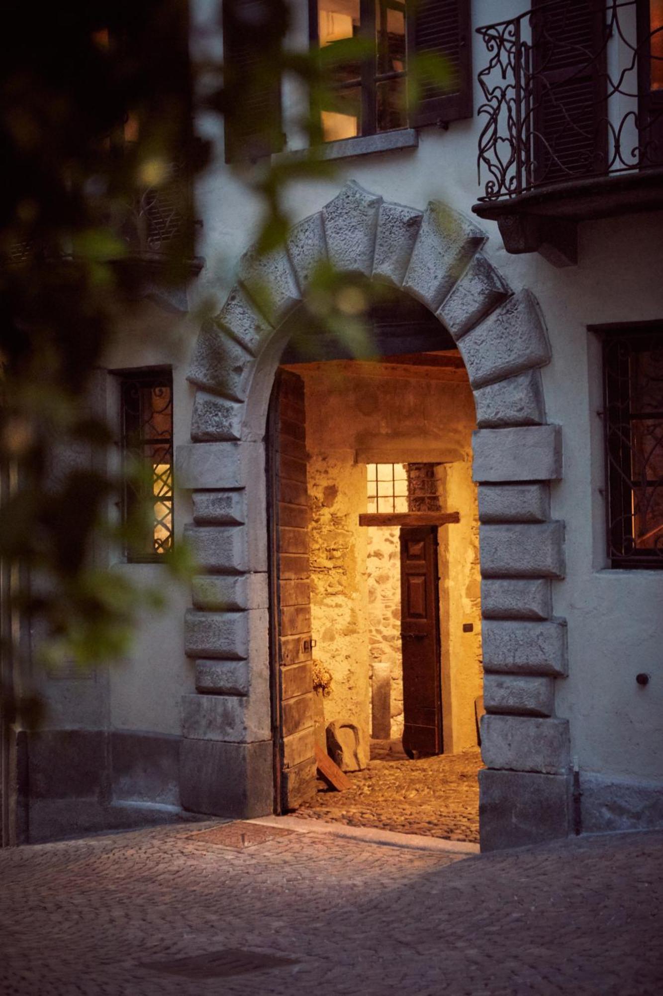 Bed and Breakfast Le Corti Dei Sassi Berbenno di Valtellina Exterior foto